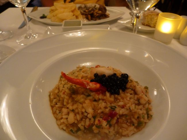 メインのロブスターのリゾット。<br />ロブスターがゴロゴロ入ってます。