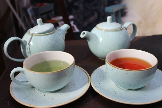 私はすみれっぽいハーブティにしました。<br />ペパーミントっぽいお味<br />娘はルイボスティ<br /><br />ヴィリニュスの空港はレトロな建物でした。<br />リガは車なので空港は分かりません。<br />タリンはとってもお洒落。<br />どの国の街も綺麗だったしお洒落で良かったです(*^_^*)