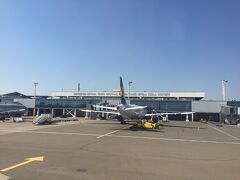 ニコラ・テスラ・ベオグラード空港。セルビア共和国の首都、ベオグラードの空の玄関口ですが、とってもコンパクト。入国審査や荷物受取などをしたらあっという間に外に出れて不思議な気持ちになります。
