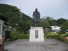 吉川経家の銅像です。
この方は山名豊国に代わって鳥取城主になられたお方です。
羽柴秀吉と戦いました。