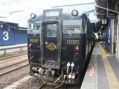 鹿児島県に入り吉松駅で特急はやとの風に乗り換えです。