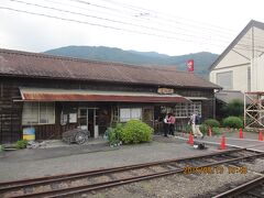 15:37　家山駅着

　　　　トイレを借りてバスに戻る。

　　　　沢山の観光客がこの駅で降りた。