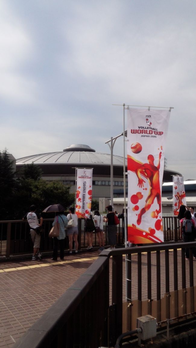 お腹も満たされたのでとりあえずは本来の目的地、試合会場へ向かいます。近くで名古屋スイーツをお供にお茶でもと思ったのですがこれが大失敗。会場近くには見事に何もなし。テンションは上がってきます。結局、コンビニで飲み物とスイーツを調達することにしました。でも、