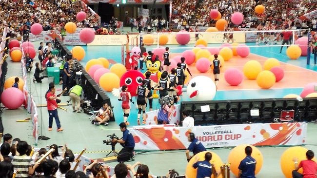 さあ、いよいよ全日本の選手達が入場。テンションはますます高まります。