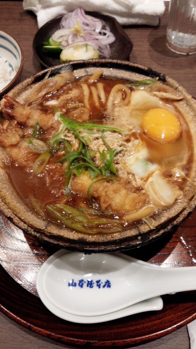 翌日。本当は小倉トーストのブランチ予定でしたがお目当てのお店が休み。<br />予定を変更し、行列ができていた山本屋本店へ。エビ天入り味噌に込みうどん。<br />ご飯、お漬け物がお変わり自由です。最高の組み合わせでご飯は絶対必要です！<br />この後、八丁味噌が入ったロールケーキ、なごやかロールをいただき帰路へ。<br />帰ってから最終戦となる中国戦をテレビで応援。これも計画通りです。<br />１泊２日でしたが内容の濃い、想いで深い旅となりました。
