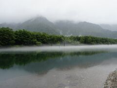 人数的にタクシーの方が安いので、沢渡バスターミナルから大正池までタクシーで移動。
天候が悪く、焼岳は雨雲に隠れてしまいました。
