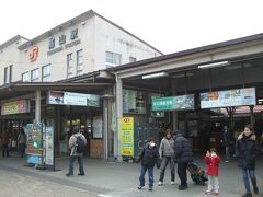 ふたたび下呂駅から40分ほどJR高山本線の普通列車に乗って高山駅に着きました。