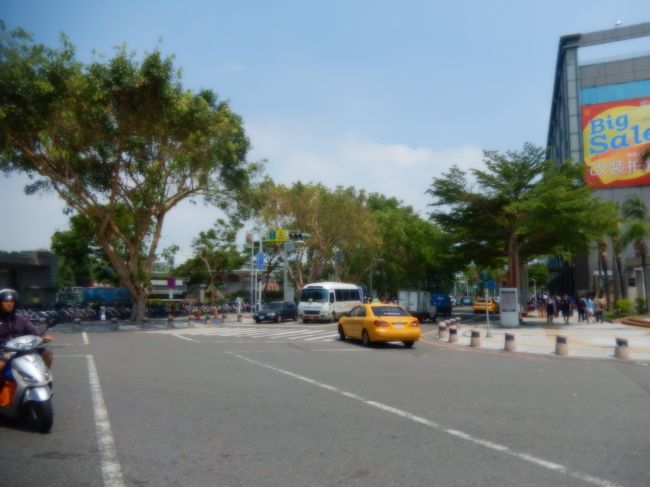 台南駅の裏口（東側）の駅前