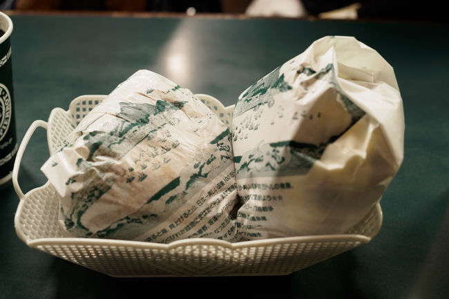 チャイニーズチキンバーガーとラッキーエッグバーガー。<br />人気ナンバー１&amp;２のコンビネーション。