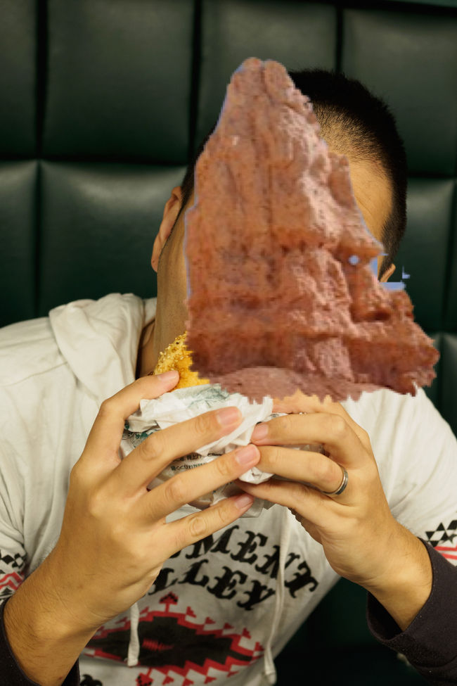 たむろうも勢いよく。<br /><br />実はたむろう、前日までの仕事の疲労からか、朝からちょっとだるかったのだが、ラッキーピエロと後述の宿の温泉ですこぶる快調になれた。<br />ありがとう  ラッキーピエロ！