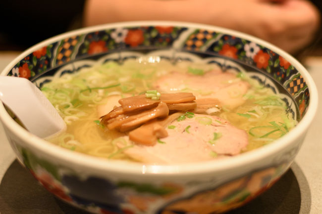 塩ラーメンをチョイス。さっぱりとしたスープがまだ北海道の涼しさに慣れていないカラダに染み込んでいく。
