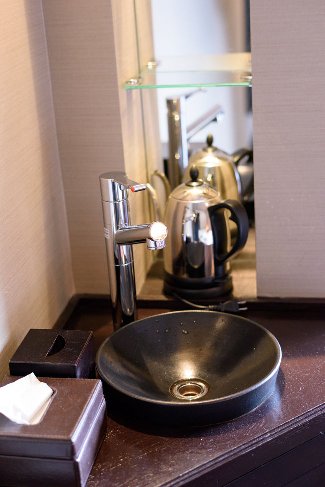 この部屋、洗面と別に小さいボウルがあった。<br /><br />これが何かと便利。是非他のホテルでも欲しい。