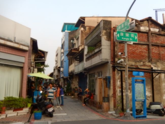 神農老街、康楽街と交差する場所