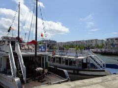 こちらの船でハロン湾へ出発！
3時間ほどのクルーズです。