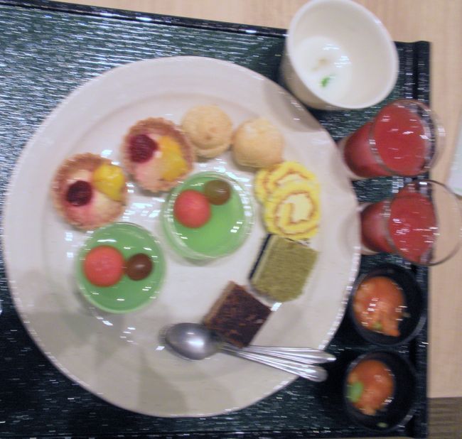 肝心の食事の写真は、<br /><br />撮り忘れてしまいました。<br /><br />これは、デザートです。