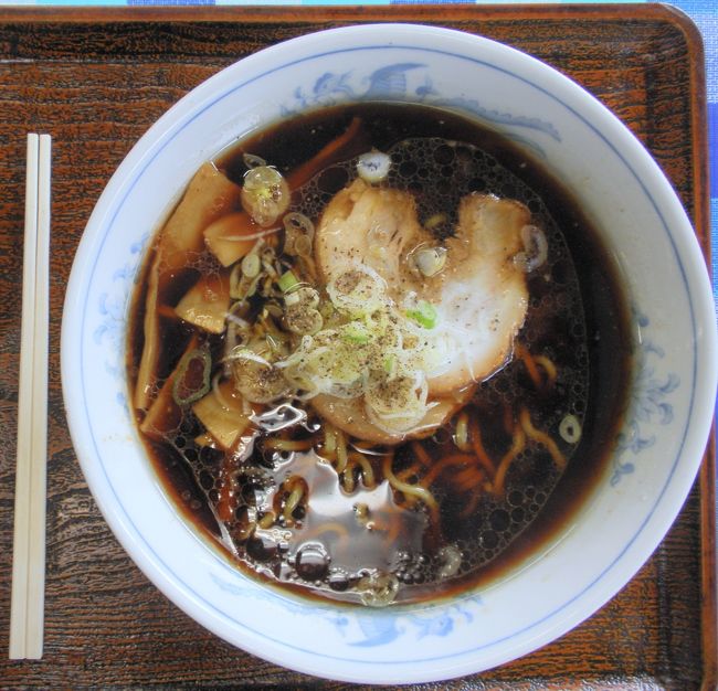 お昼は、２階レストランで、<br /><br />富山名物の、ブラックラーメンを食べました。