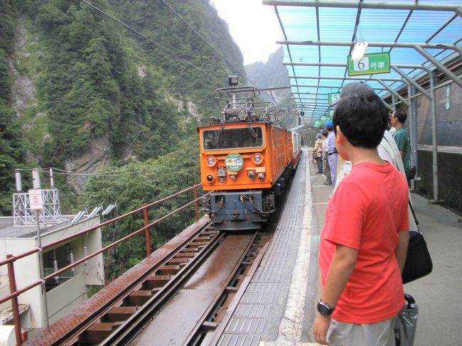 所々の駅に、待っている人がいて、乗り込んできます。