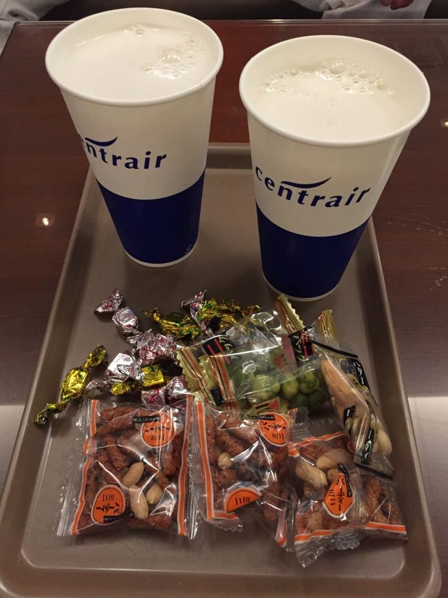 名鉄のミュースカイに乗り込み１時間ほどでセントレアに到着<br /><br />早速ラウンジで、朝からビールを戴きました。<br /><br />ダイビング器材持参のためはやり超過料金が…<br /><br />２人で７キロオーバーのため往復2500×2＝５０００円かかりました(/_;)