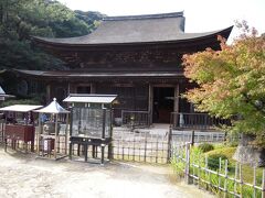 国宝功山寺仏殿。