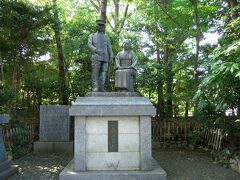 乃木神社境内にある乃木希典像。