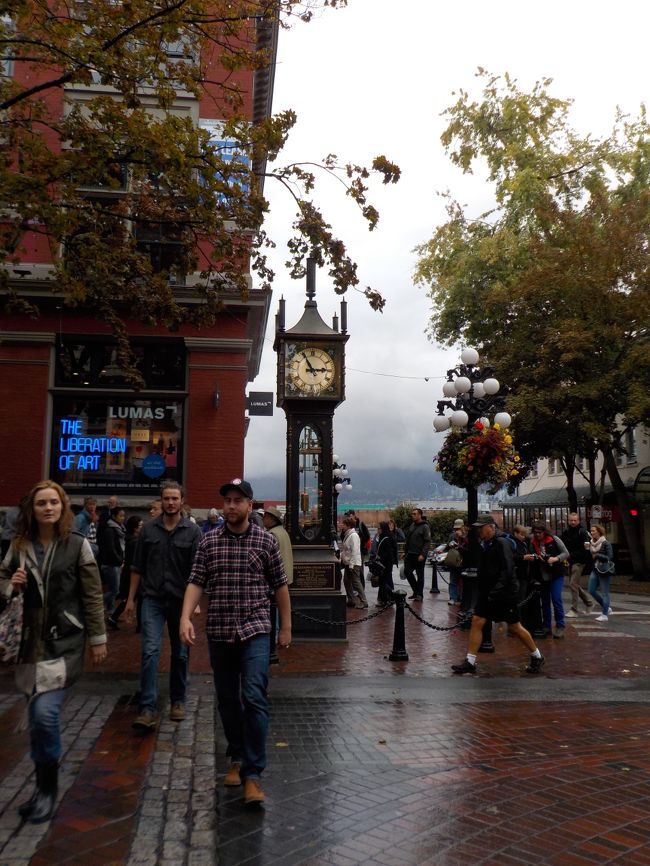 チャイナタウンから近いので歩いてガスタウンへ。<br /><br />ガスタウンといえば蒸気時計。<br />