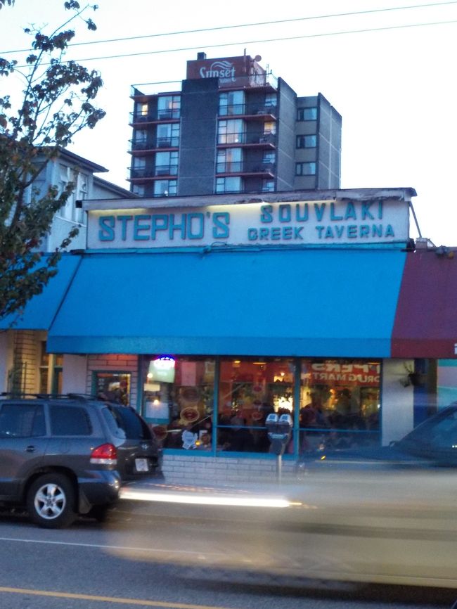 夕食はギリシャ料理のステフォーズへ。<br /><br />人気店なので早く行かないと並ぶ事になる！