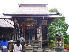 さざえ堂の横には宇賀神堂があります。
