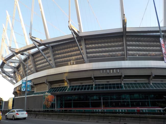 酔いざましに散歩。<br /><br />B.Cプレイス、明日ここでAC/DCのコンサート開催。<br /><br />もっと早く知っていれば旅行の日程変えてたのに〜〜