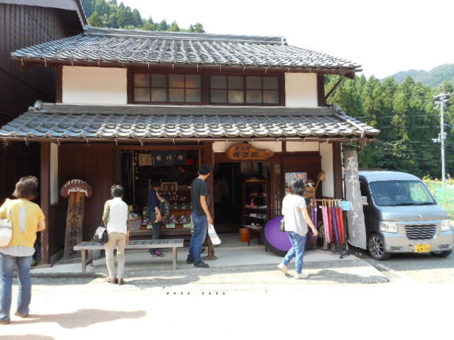 街並み　原木しいたけの店