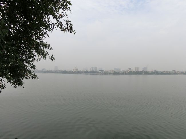 西湖はハノイで一番大きくて美しい湖らしいです。ハノイ市内にはたくさんの湖がありました。