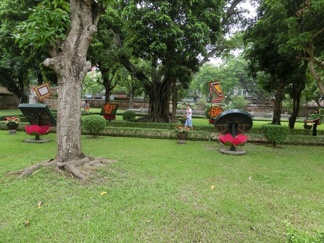 広い境内は落ち着いた佇まいでした。