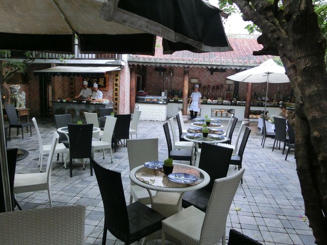 オープンテラス席があってそこで頂きました。