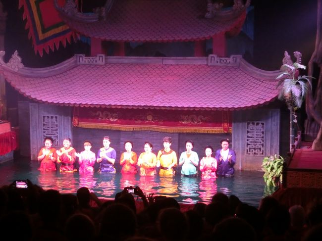 ２,３分の劇が１０編ちょっと上映されましたが言葉が理解できなくても観ていてストーリーは理解できて楽しめました。<br /><br />ベトナムの伝統芸能を鑑賞できてとても良かったです。