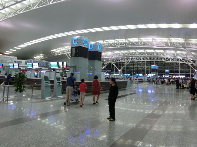 食後はノイバイ国際空港に向かいました。<br /><br />