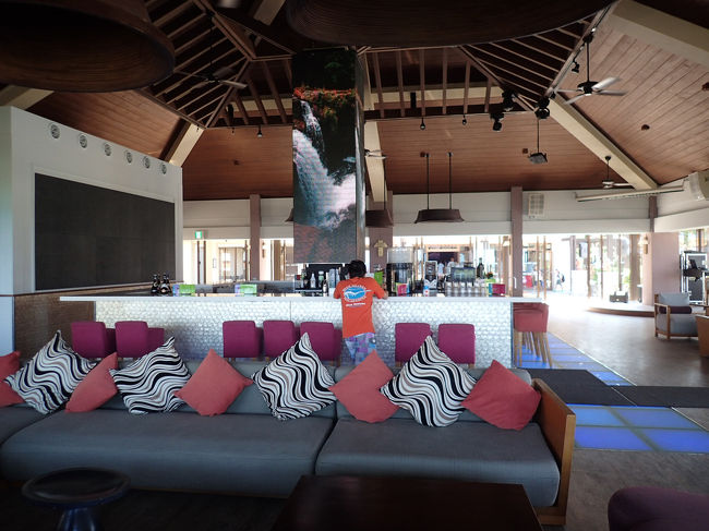 昼間のメインバー<br /><br />光が入りとても明るいです