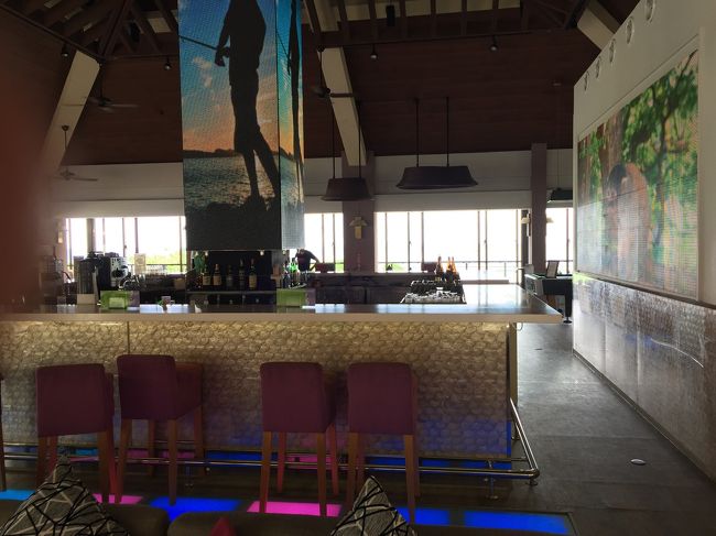 オールインクルーシブだから殆どの飲み物は料金がかかりません<br /><br />ドリンクメニューが置いてあり無料と有料それぞれ分けて書かれています