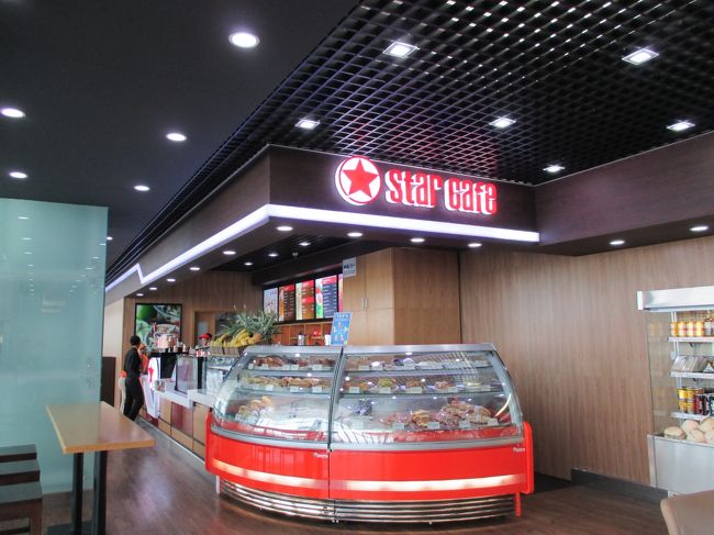 ベトナムのお金、ドンが少しだけ余ってしまっているので、「Ｓｔａｒ　Ｃａｆｅ」でアイスを購入。