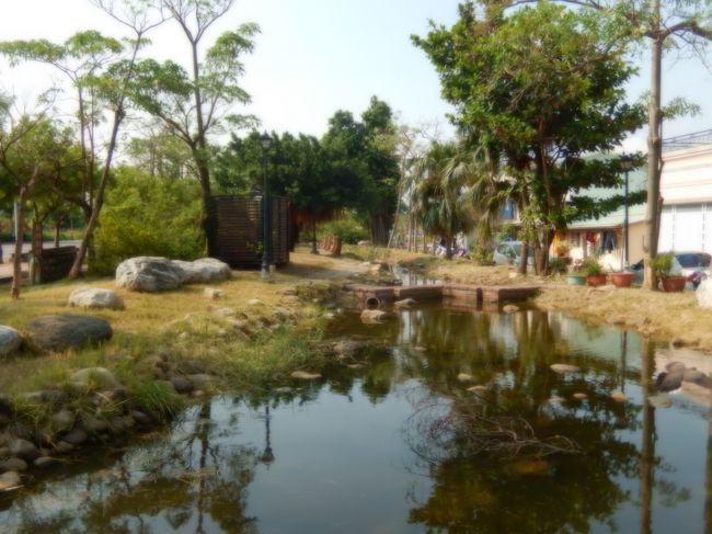 水景公園から市街地に向かいました、池がありました