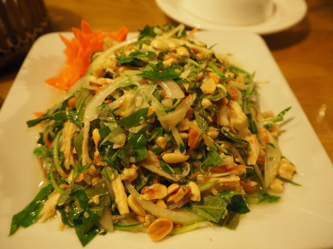 パクチーのたくさん入った炒め物！<br />なんだか日本のパクチーとはまた違った味。<br />ビールと合う〜〜♪♪<br /><br />正直、ご飯ってばくばく食べても大丈夫かな？と不安でしたが全然大丈夫でした！