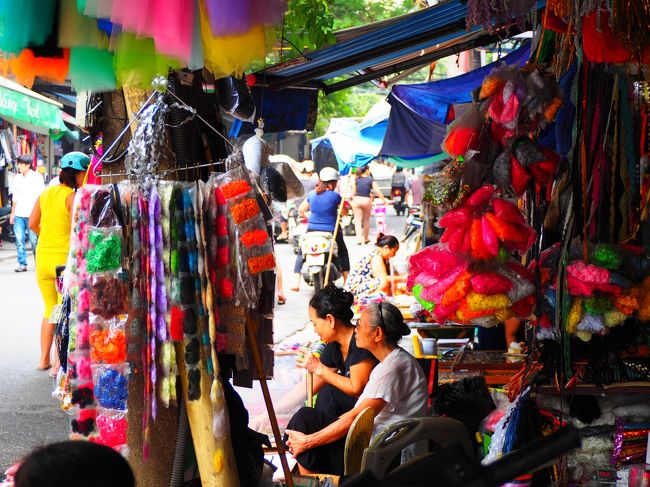 ハノイの旧市街にはそれぞれコンセプトがあります。<br /><br />おもちゃ通り、金物通り、仏具通り、雑貨通り、靴通りなどなど。<br /><br />その通りにくると見事にその品物しか売ってないのですぐ分かる！<br /><br />これは欲しい物を選ぶにはいいかも☆<br /><br />