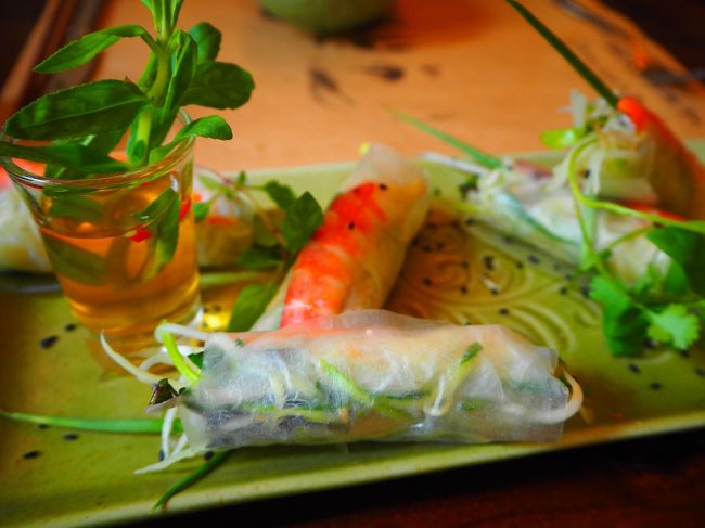 生春巻きも忘れちゃだめ！<br /><br />味だけでなく、盛り付けもすごくきれい。<br /><br />ここは記念日レストランだね〜〜<br />美味しくて雰囲気もばつぐんなのに値段は手ごろ。<br /><br />はぁ。<br />女子の心をくすぐりますね。