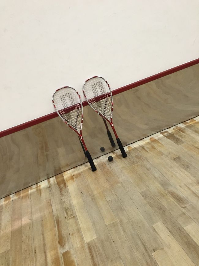 壁の上の方狙わないとなかなかラリーにならないｗ<br /><br />これまた結構疲れるね