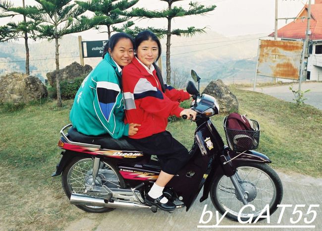 同じ場所で女子高生もサボってた。<br />話を聞くと夕方からの授業を待っているそうな。<br />