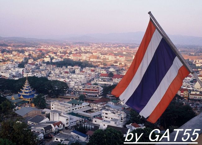 国境です。<br />左側はミャンマー。