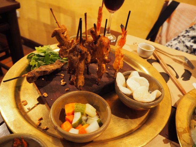 サテーも頼んじゃいました。<br /><br />・・・食べ過ぎ？？笑<br /><br />でも、体重はなぜか旅行前とほとんど変わらず！<br /><br />いいよね、だってベトナムに来てるんだもん★