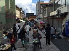 チェックアウトし、一路輪島へ向かいます。

ドラマ「まれ」の影響で、かなり混み合っていると聞いたので、
朝食後すぐにチェックアウト。
急いでむかいました。

７：３０に出発して、８；３０くらいに到着しました。
なんとか駐車場をゲット。