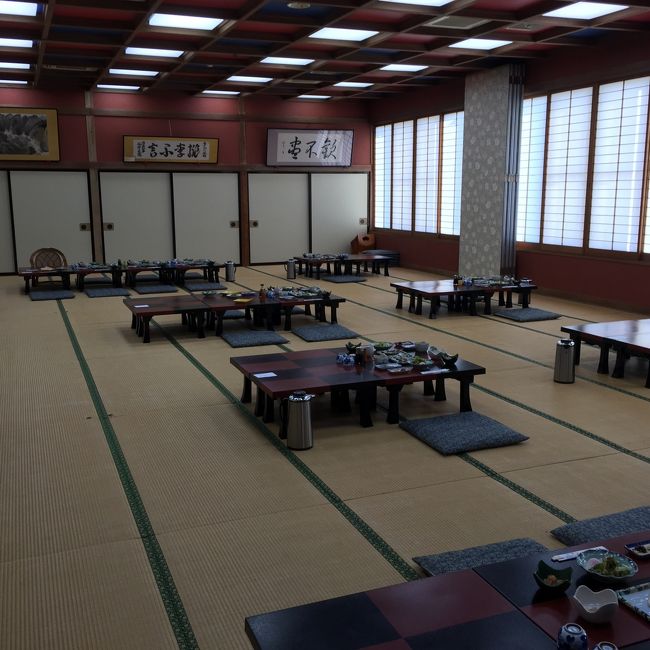 さわだ旅館での朝。<br /><br />朝食会場です。