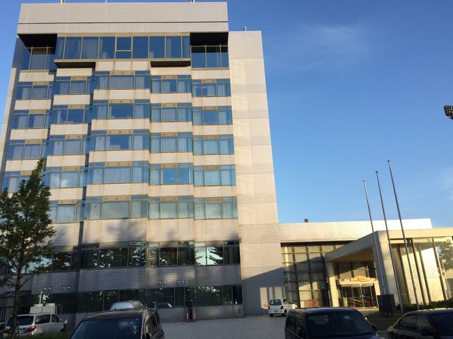 さて、本日泊まる予定の<br />港のホテル。