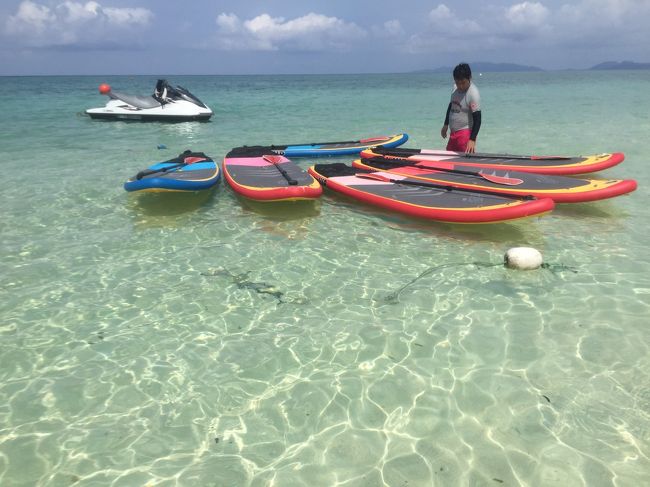 一番やりたかったもの！！<br /><br />スタンドアップパドルボート(#^.^#)<br /><br />みんな思うことは同じみたいで凄い人気でした(*^。^*)<br /><br />混みあっているときは時間で区切られ（２０分くらい）、次の人とチェンジです。<br /><br />やった事ない人はＧＯから説明を受けます<br />