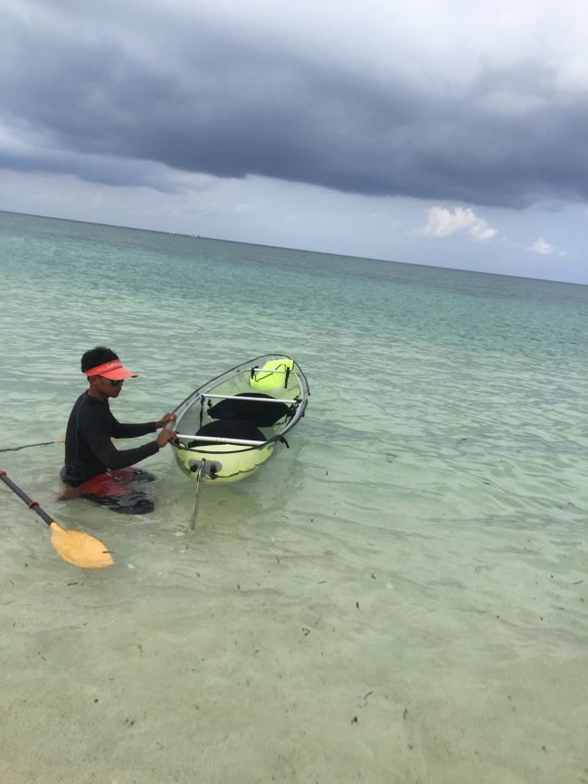 次は…<br /><br />これまた気になっていたもの！！<br /><br />クリアボート<br /><br />パドリングしながら近くでこれ乗ってる人に聞いてみた〜<br /><br />『ねね〜！魚見えます？』<br /><br />『見えるよ〜』<br /><br />それ聞いたら乗るよね〜ｗ